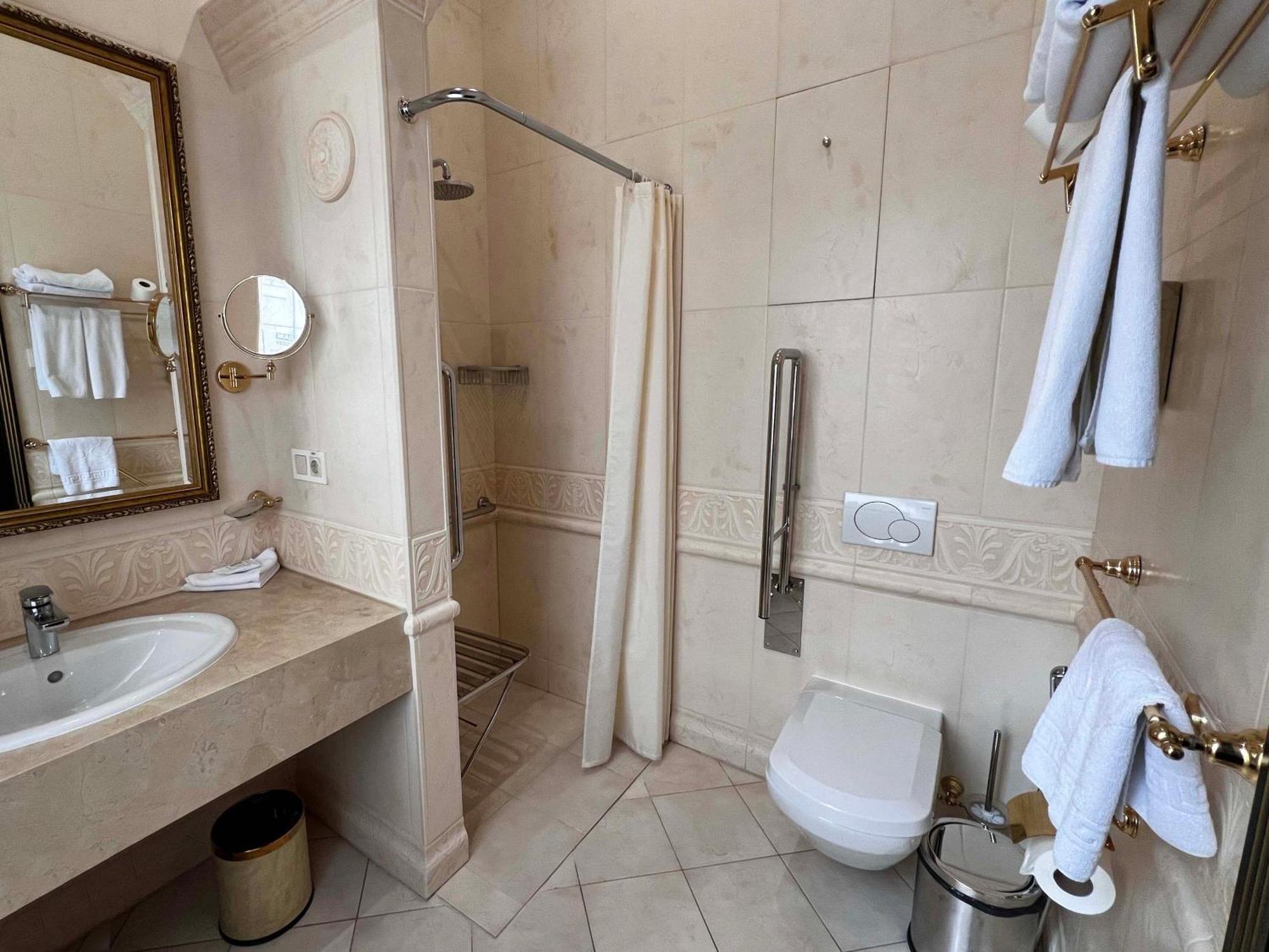 Villa Le Premier - Maestro Odessa Ngoại thất bức ảnh